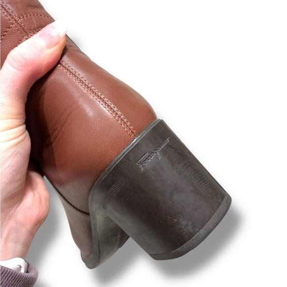 Salvatore Ferragamo Fersea Cognac Brown Leather Gold Logo Riding Boots Size 8 - Picture 6 of 13